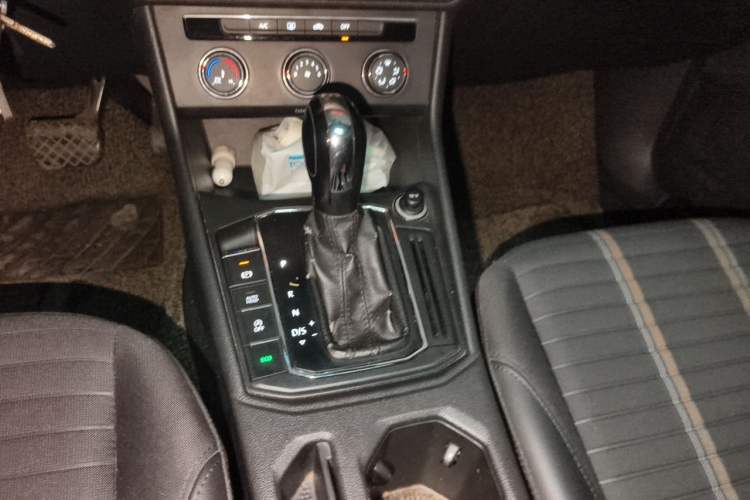 Used Volkswagen Lavida 2019 280TSI DSG Comfort Edition China VI standard Gear Lever