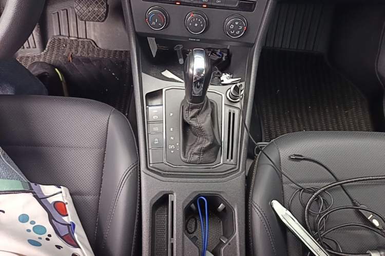 Used Volkswagen Lavida 2019 1.5L Automatic Comfort Edition China VI Standard Gear Lever