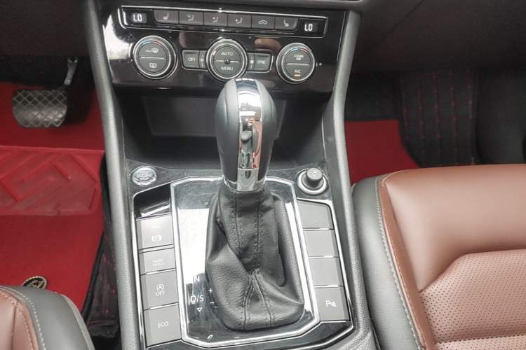 Used Volkswagen Lavida 2019 280TSI DSG Luxury Edition China VI Standard Gear Lever