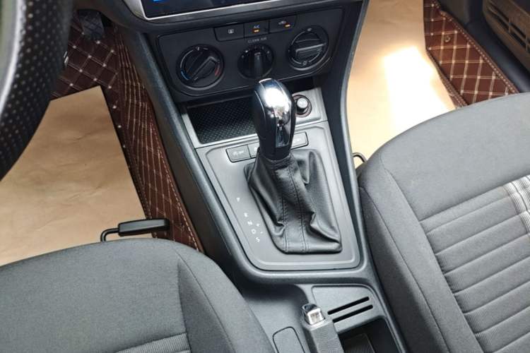 Used Volkswagen Lavida 2019 Lavida Start 1.5L Automatic Trendy Version China VI Standard Gear Lever