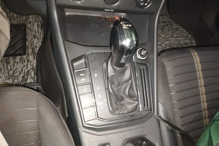 Used Volkswagen Lavida 2019 280TSI DSG Comfort Edition China VI standard Gear Lever