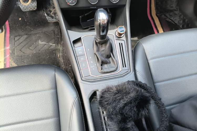 Used Volkswagen Lavida 2019 1.5L Automatic Comfort Edition China VI Standard Gear Lever