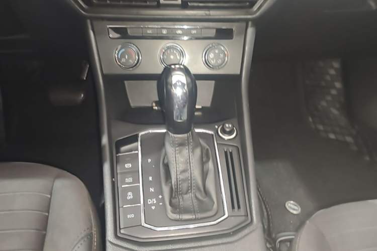 Used Volkswagen Lavida 2019 280TSI DSG Comfort Edition China VI standard Gear Lever