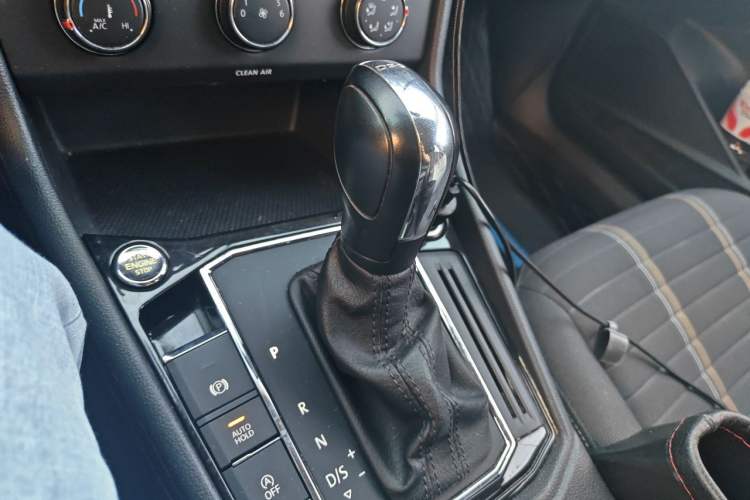 Used Volkswagen Lavida 2019 280TSI DSG Comfort Edition China VI standard Gear Lever