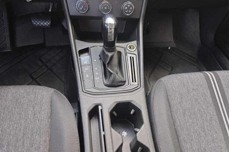 Used Volkswagen Lavida 2019 1.5L Automatic Fashion Edition China VI Gear Lever