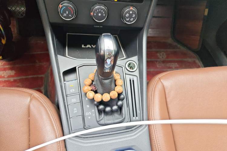 Used Volkswagen Lavida 2019 1.5L Automatic Fashion Edition China VI Gear Lever