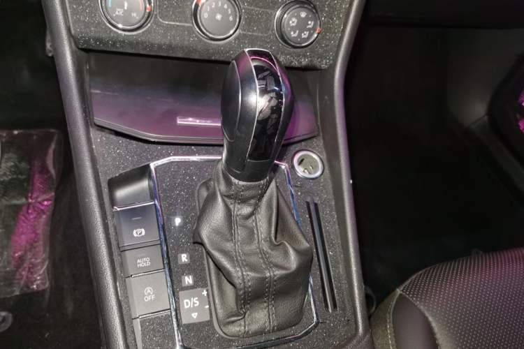 Used Volkswagen Lavida 2019 1.5L Automatic Comfort Edition China VI Standard Gear Lever