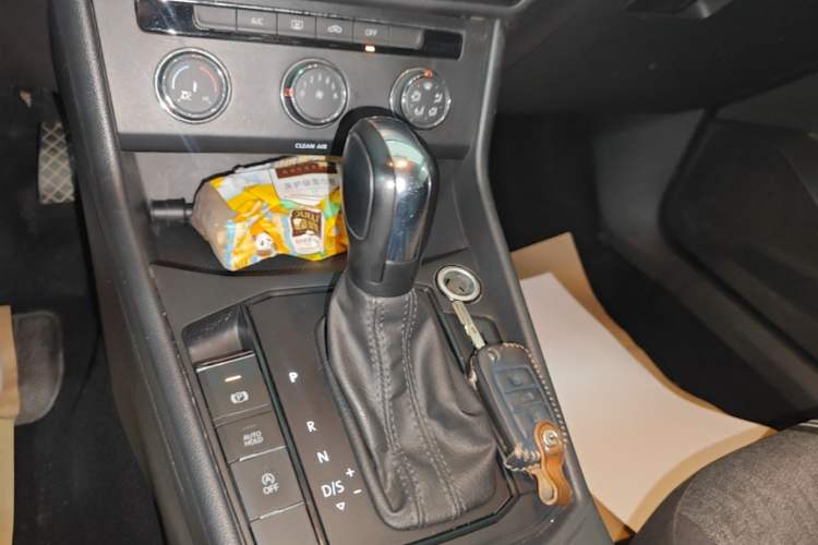 Used Volkswagen Lavida 2019 1.5L Automatic Fashion Edition China VI Gear Lever