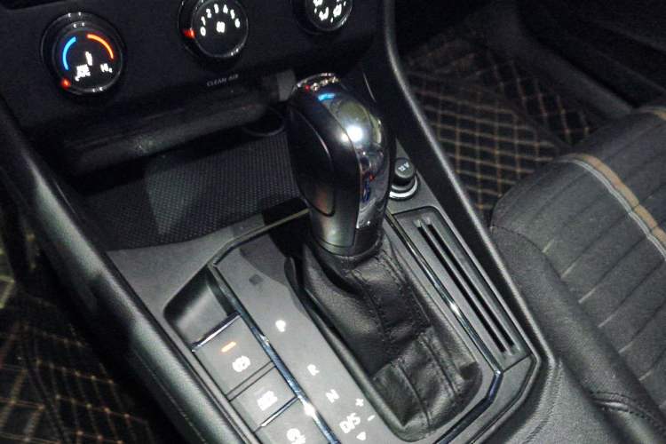 Used Volkswagen Lavida 2019 280TSI DSG Comfort Edition China VI standard Gear Lever