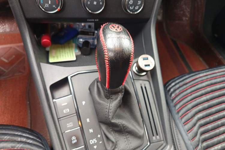 Used Volkswagen Lavida 2019 1.5L Automatic Fashion Edition China VI Gear Lever