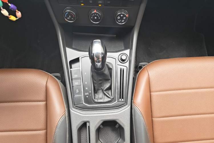 Used Volkswagen Lavida 2019 1.5L Automatic Comfort Edition China VI Standard Gear Lever
