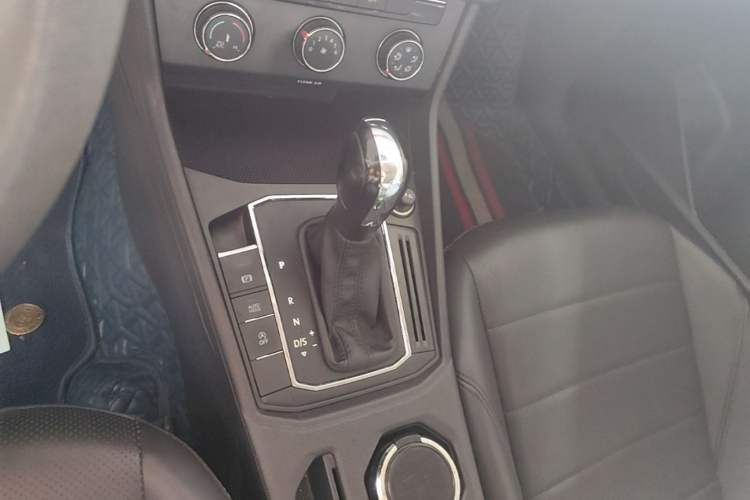 Used Volkswagen Lavida 2019 1.5L Automatic Comfort Edition China VI Standard Gear Lever