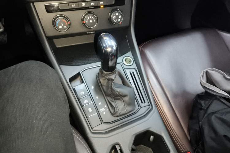 Used Volkswagen Lavida 2019 1.5L Automatic Fashion Edition China VI Gear Lever
