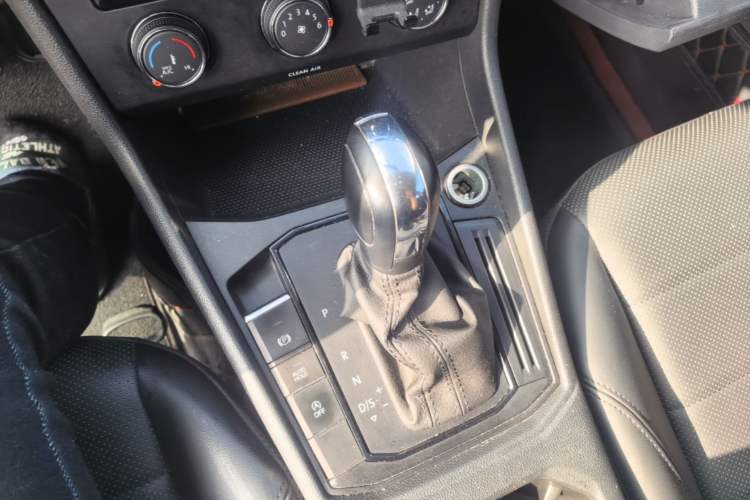 Used Volkswagen Lavida 2019 1.5L Automatic Comfort Edition China VI Standard Gear Lever