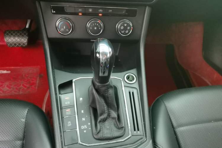 Used Volkswagen Lavida 2019 1.5L Automatic Comfort Edition China VI Standard Gear Lever