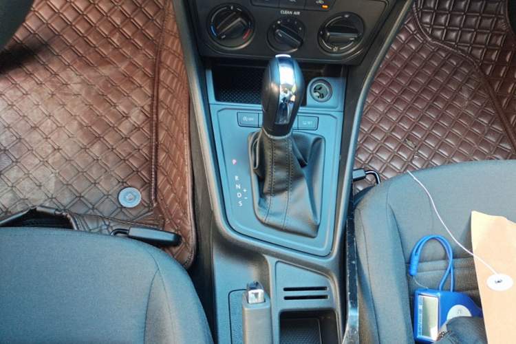 Used Volkswagen Lavida 2019 Lavida Start 1.5L Automatic Trendy Version China VI Standard Gear Lever