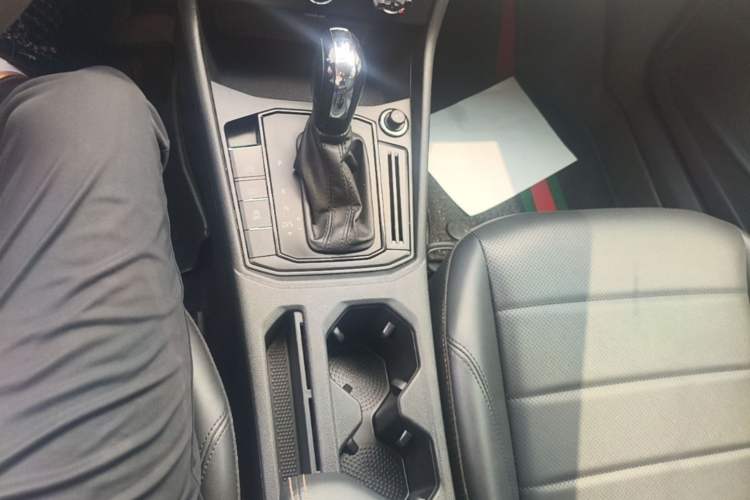 Used Volkswagen Lavida 2019 1.5L Automatic Comfort Edition China VI Standard Gear Lever