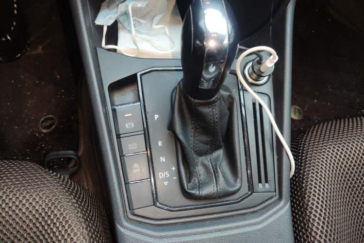 Used Volkswagen Lavida 2019 1.5L Automatic Fashion Edition China VI Gear Lever