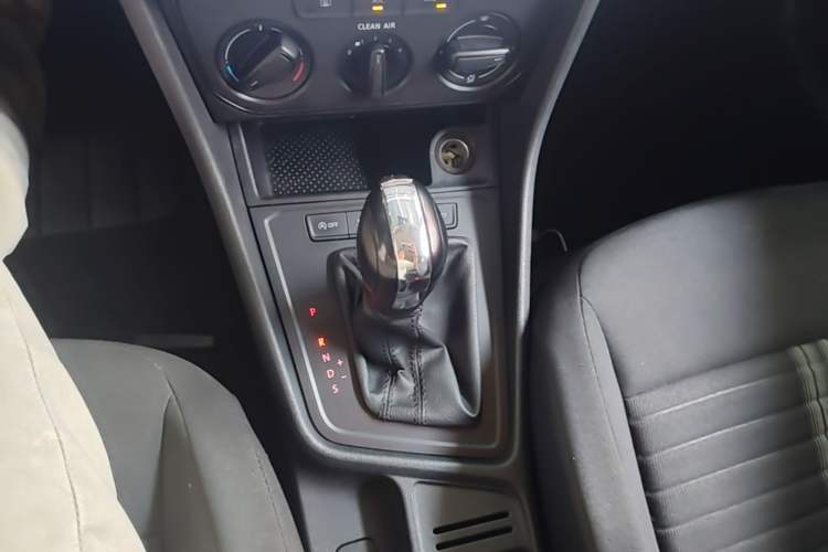 Used Volkswagen Lavida 2019 Lavida Start 1.5L Automatic Trendy Version China VI Standard Gear Lever