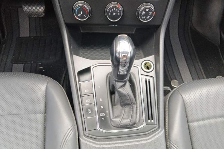 Used Volkswagen Lavida 2019 1.5L Automatic Comfort Edition China VI Standard Gear Lever
