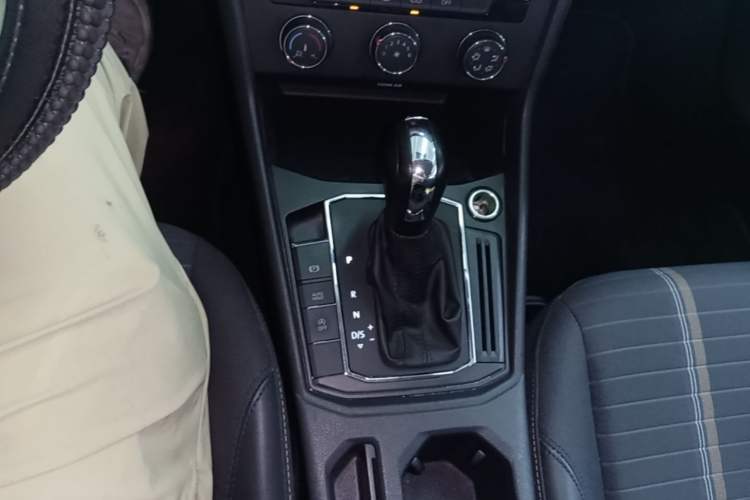 Used Volkswagen Lavida 2019 1.5L Automatic Vision Edition China VI Standard Gear Lever