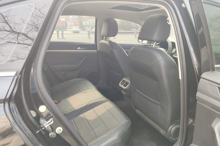 Used Volkswagen Lavida 2019 1.5L Automatic Comfort Edition China VI Standard Interior 3