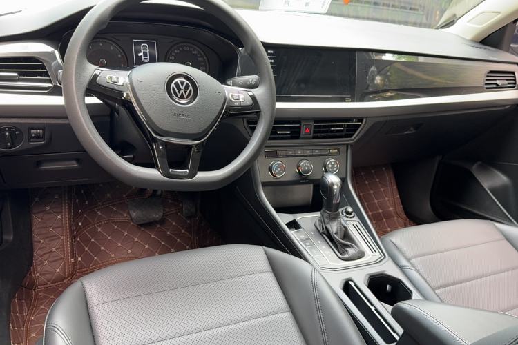 Used Volkswagen Lavida 2019 1.5L Automatic Comfort Edition China VI Standard Interior 4