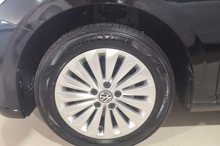 Used Volkswagen Lavida 2019 280TSI DSG Comfort Edition China VI standard Left Front Wheel Hub