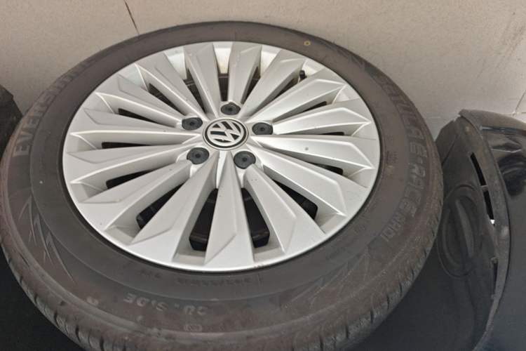 Used Volkswagen Lavida 2019 1.5L Automatic Comfort Edition China VI Standard Left Front Wheel Hub