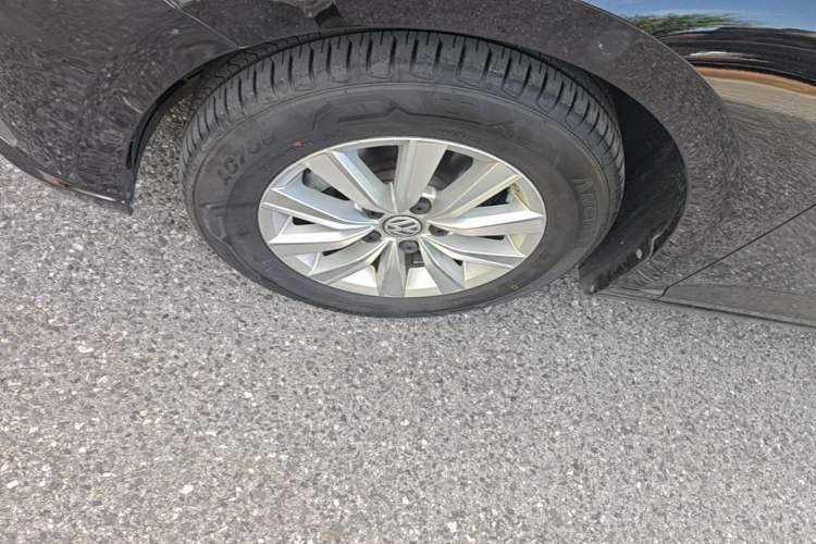 Used Volkswagen Lavida 2019 1.5L Automatic Fashion Edition China VI Left Front Wheel Hub
