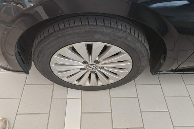 Used Volkswagen Lavida 2019 280TSI DSG Comfort Edition China VI standard Left Front Wheel Hub