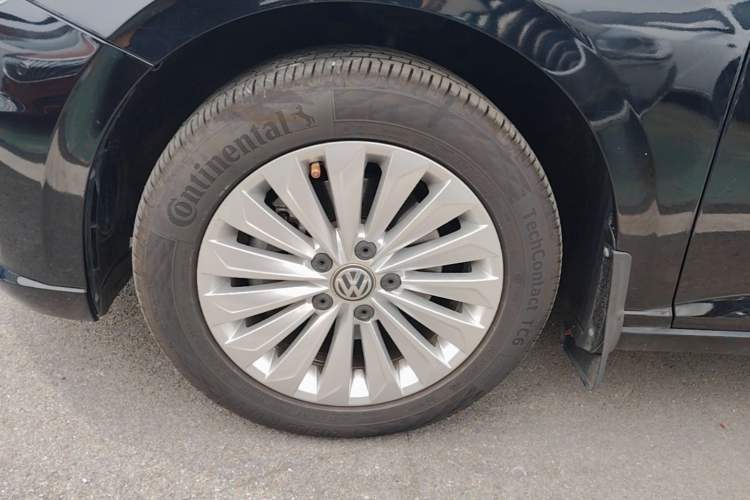 Used Volkswagen Lavida 2019 280TSI DSG Comfort Edition China VI standard Left Front Wheel Hub