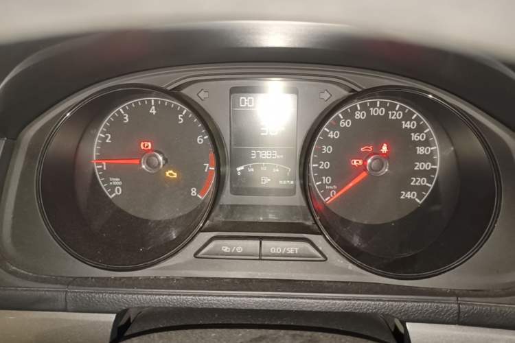 Used Volkswagen Lavida 2019 Lavida Start 1.5L Manual Fashion Edition China VI Standard Odometer Close Up