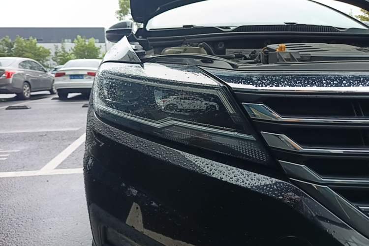 Used Volkswagen Lavida 2019 1.5L Automatic Comfort Edition China VI Standard Right Front Headlight