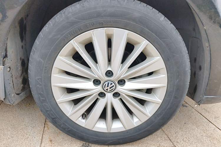 Used Volkswagen Lavida 2019 Lavida Start 1.5L Manual Comfort Edition China VI Standard Right Front Wheel Hub
