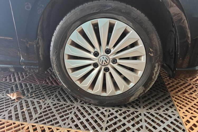 Used Volkswagen Lavida 2019 280TSI DSG Comfort Edition China VI standard Right Front Wheel Hub