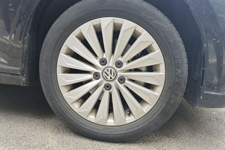 Used Volkswagen Lavida 2019 280TSI DSG Comfort Edition China VI standard Right Front Wheel Hub