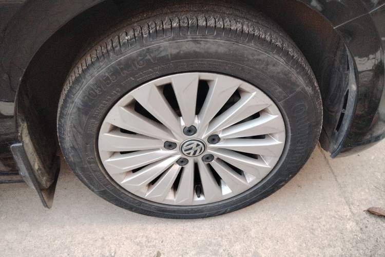 Used Volkswagen Lavida 2019 280TSI DSG Comfort Edition China VI standard Right Front Wheel Hub