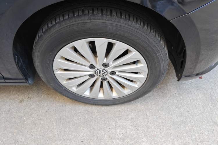 Used Volkswagen Lavida 2019 1.5L Automatic Vision Edition China VI Standard Right Front Wheel Hub