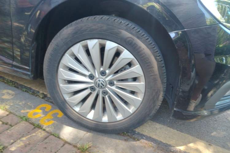 Used Volkswagen Lavida 2019 280TSI DSG Comfort Edition China VI standard Right Front Wheel Hub