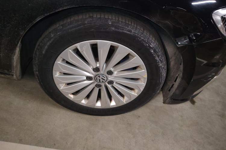 Used Volkswagen Lavida 2019 280TSI DSG Comfort Edition China VI standard Right Front Wheel Hub