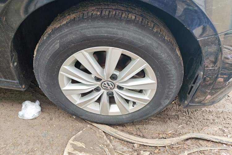 Used Volkswagen Lavida 2019 1.5L Automatic Fashion Edition China VI Right Front Wheel Hub