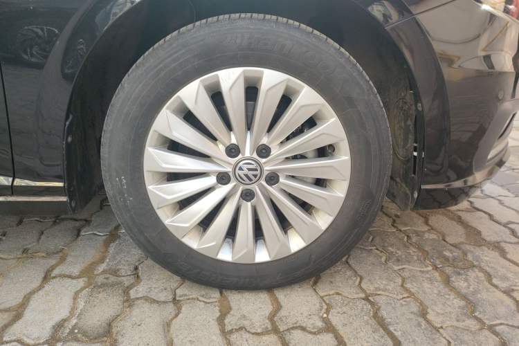 Used Volkswagen Lavida 2019 280TSI DSG Comfort Edition China VI standard Right Front Wheel Hub