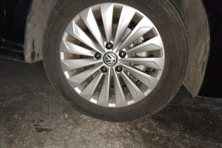 Used Volkswagen Lavida 2019 280TSI DSG Comfort Edition China VI standard Right Front Wheel Hub