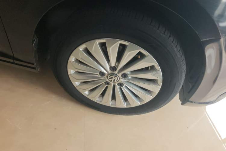 Used Volkswagen Lavida 2019 280TSI DSG Comfort Edition China VI standard Right Front Wheel Hub