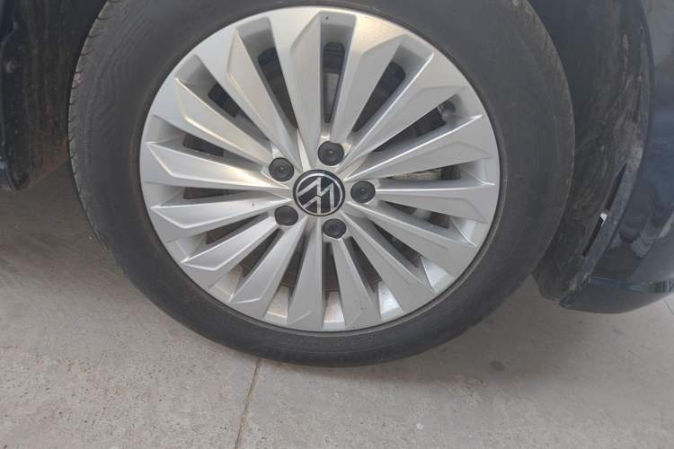 Used Volkswagen Lavida 2019 1.5L Automatic Vision Edition China VI Standard Right Front Wheel Hub