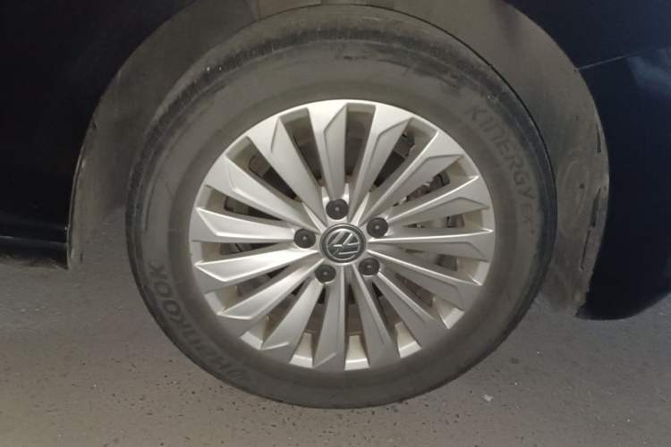 Used Volkswagen Lavida 2019 280TSI DSG Comfort Edition China VI standard Right Front Wheel Hub