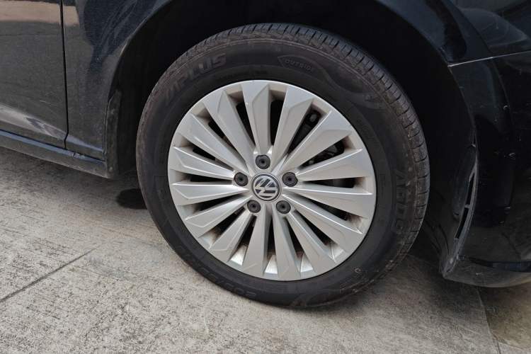 Used Volkswagen Lavida 2019 280TSI DSG Comfort Edition China VI standard Right Front Wheel Hub