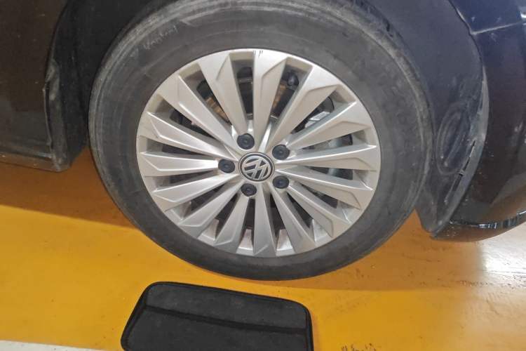 Used Volkswagen Lavida 2019 280TSI DSG Comfort Edition China VI standard Right Front Wheel Hub