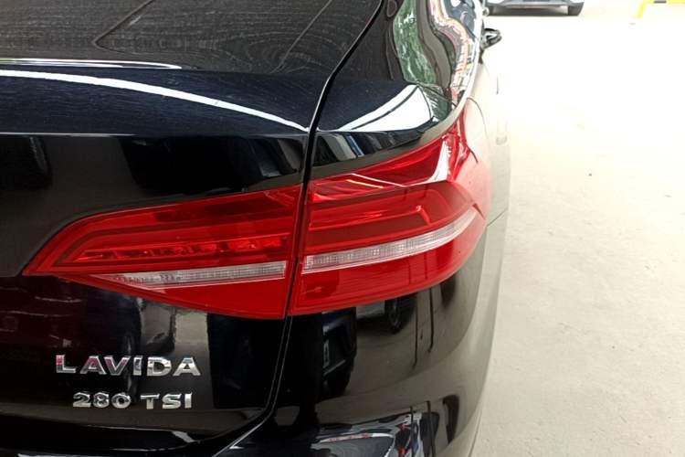 Used Volkswagen Lavida 2019 280TSI DSG Comfort Edition China VI standard Right Rear Taillight